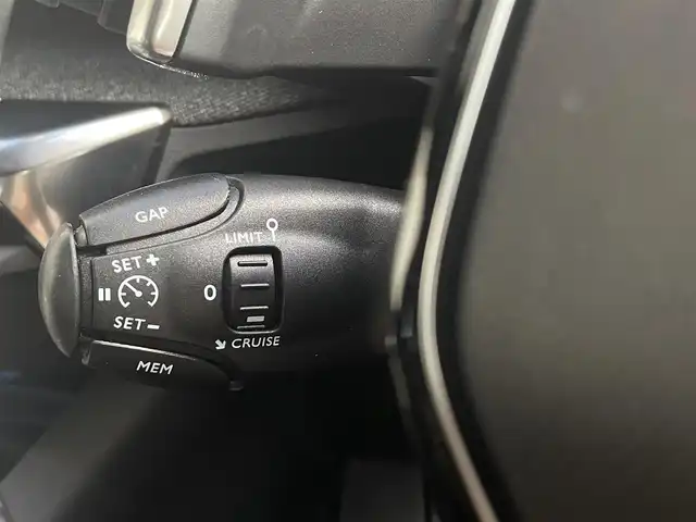 プジョー ３００８ GTライン ブルー HDi 香川県 2020(令2)年 3.4万km パール アクティブセーフティブレーキ/インテルジェントハイビーム/レーンキープアシスト/ブラインドスポットモニター/純正ナビ/地デジ/BT/AppleCarPlay/ワイヤレス充電/ハーフレザーシート/シートヒーター/コーナーセンサー/ACC/パワーバックドア/スマートキー/パドルシフト/バックサイドカメラ/純正18インチアルミ