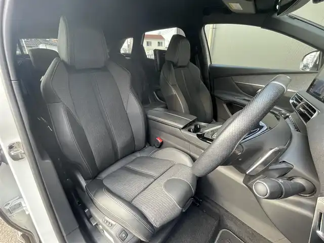 プジョー ３００８ GTライン ブルー HDi 香川県 2020(令2)年 3.4万km パール アクティブセーフティブレーキ/インテルジェントハイビーム/レーンキープアシスト/ブラインドスポットモニター/純正ナビ/地デジ/BT/AppleCarPlay/ワイヤレス充電/ハーフレザーシート/シートヒーター/コーナーセンサー/ACC/パワーバックドア/スマートキー/パドルシフト/バックサイドカメラ/純正18インチアルミ