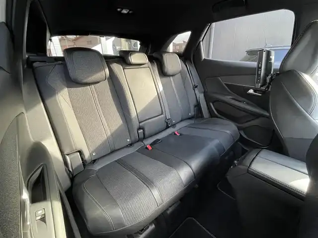 プジョー ３００８ GTライン ブルー HDi 香川県 2020(令2)年 3.4万km パール アクティブセーフティブレーキ/インテルジェントハイビーム/レーンキープアシスト/ブラインドスポットモニター/純正ナビ/地デジ/BT/AppleCarPlay/ワイヤレス充電/ハーフレザーシート/シートヒーター/コーナーセンサー/ACC/パワーバックドア/スマートキー/パドルシフト/バックサイドカメラ/純正18インチアルミ
