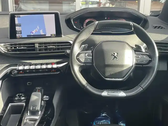 プジョー ３００８ GTライン ブルー HDi 香川県 2020(令2)年 3.4万km パール アクティブセーフティブレーキ/インテルジェントハイビーム/レーンキープアシスト/ブラインドスポットモニター/純正ナビ/地デジ/BT/AppleCarPlay/ワイヤレス充電/ハーフレザーシート/シートヒーター/コーナーセンサー/ACC/パワーバックドア/スマートキー/パドルシフト/バックサイドカメラ/純正18インチアルミ