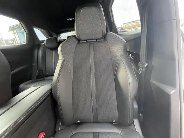 プジョー ３００８ GTライン ブルー HDi 香川県 2020(令2)年 3.4万km パール アクティブセーフティブレーキ/インテルジェントハイビーム/レーンキープアシスト/ブラインドスポットモニター/純正ナビ/地デジ/BT/AppleCarPlay/ワイヤレス充電/ハーフレザーシート/シートヒーター/コーナーセンサー/ACC/パワーバックドア/スマートキー/パドルシフト/バックサイドカメラ/純正18インチアルミ