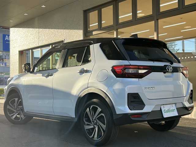 トヨタ ライズ Z 岐阜県 2020(令2)年 2.7万km ブラックマイカメタリック/シャイニングホワイトパール /登録時26735km//ワンオーナー//ディーラーオプション7インチSDナビ/(AM/FM/CD/DVD/SD/BT/フルセグTV)//スマートアシスト/(・衝突回避支援ブレーキ機能)/(・衝突警報機能)/(・車線逸脱警報機能)/(・車線逸脱抑制制御機能)/(・ブレーキ制御付誤発信抑制機能)/(・先行車発進お知らせ機能)/(・アダプティブドライビングビーム)/(・コーナーセンサー)/(・標識認識機能)/(・全車速追従機能付ACC)/(・サイドビューランプ)/(・レーンキープコントロール)//ナビレディパッケージ/(・バックカメラ)/(・ステアリングスイッチ)//前席シートヒーター//純正17インチアルミホイール//純正フロアマット//純正ドアバイザー//スペアキー×1