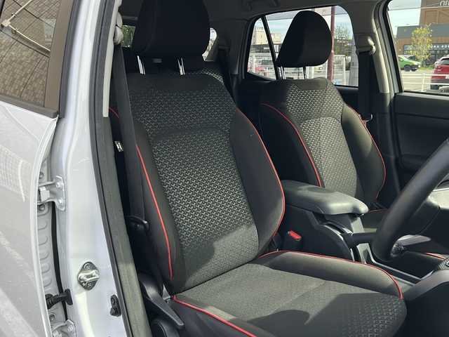 トヨタ ライズ Z 岐阜県 2020(令2)年 2.7万km ブラックマイカメタリック/シャイニングホワイトパール /登録時26735km//ワンオーナー//ディーラーオプション7インチSDナビ/(AM/FM/CD/DVD/SD/BT/フルセグTV)//スマートアシスト/(・衝突回避支援ブレーキ機能)/(・衝突警報機能)/(・車線逸脱警報機能)/(・車線逸脱抑制制御機能)/(・ブレーキ制御付誤発信抑制機能)/(・先行車発進お知らせ機能)/(・アダプティブドライビングビーム)/(・コーナーセンサー)/(・標識認識機能)/(・全車速追従機能付ACC)/(・サイドビューランプ)/(・レーンキープコントロール)//ナビレディパッケージ/(・バックカメラ)/(・ステアリングスイッチ)//前席シートヒーター//純正17インチアルミホイール//純正フロアマット//純正ドアバイザー//スペアキー×1