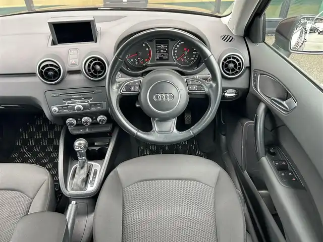 アウディ Ａ１ スポーツバック 1．4TFSI 石川県 2015(平27)年 3万km シラーズレッドメタリック 純正ナビ/（BT／AM／FM／DVD）/ワンセグTV/ステアリングスイッチ/ドライブレコーダー（前方）/ETC2.0/LEDヘッドライト/オートライト/フォグライト/スマートキー/取り扱い説明書