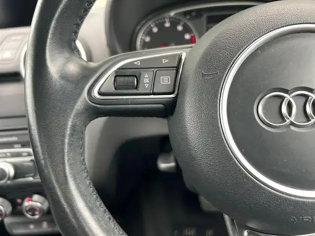 アウディ Ａ１ スポーツバック 1．4TFSI 石川県 2015(平27)年 3万km シラーズレッドメタリック 純正ナビ/（BT／AM／FM／DVD）/ワンセグTV/ステアリングスイッチ/ドライブレコーダー（前方）/ETC2.0/LEDヘッドライト/オートライト/フォグライト/スマートキー/取り扱い説明書