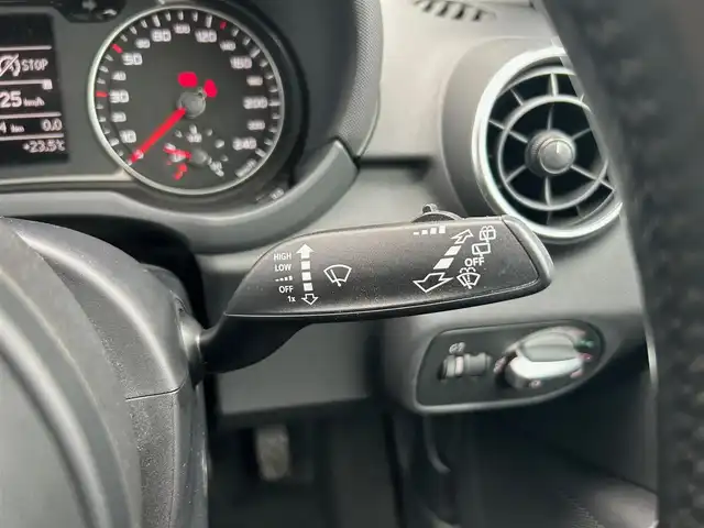 アウディ Ａ１ スポーツバック 1．4TFSI 石川県 2015(平27)年 3万km シラーズレッドメタリック 純正ナビ/（BT／AM／FM／DVD）/ワンセグTV/ステアリングスイッチ/ドライブレコーダー（前方）/ETC2.0/LEDヘッドライト/オートライト/フォグライト/スマートキー/取り扱い説明書