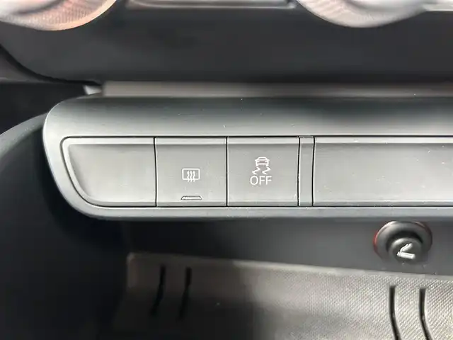 アウディ Ａ１ スポーツバック 1．4TFSI 石川県 2015(平27)年 3万km シラーズレッドメタリック 純正ナビ/（BT／AM／FM／DVD）/ワンセグTV/ステアリングスイッチ/ドライブレコーダー（前方）/ETC2.0/LEDヘッドライト/オートライト/フォグライト/スマートキー/取り扱い説明書