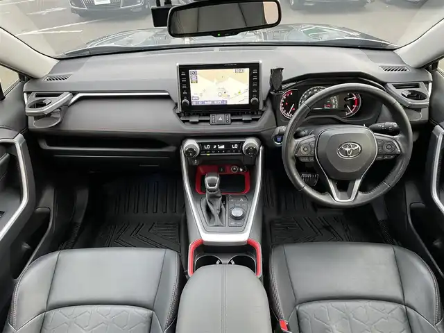 トヨタ ＲＡＶ４ 東京都 2021(令3)年 5万km グレーメタリック パノラミックビューモニター　/純正９インチＤＡナビ　/・Ｂｌｕｅｔｏｏｔｈ　/クリアランスソナー　/ブラインドスポットモニター　/プリクラッシュセーフティ　/レーンキープアシスト　/パーキングサポートブレーキ/オールテレインタイヤ/ブリッジ型ルーフレール/合成皮革シート(OFFROAD パッケージ専用)