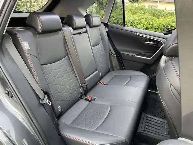 トヨタ ＲＡＶ４ 東京都 2021(令3)年 5万km グレーメタリック パノラミックビューモニター　/純正９インチＤＡナビ　/・Ｂｌｕｅｔｏｏｔｈ　/クリアランスソナー　/ブラインドスポットモニター　/プリクラッシュセーフティ　/レーンキープアシスト　/パーキングサポートブレーキ/オールテレインタイヤ/ブリッジ型ルーフレール/合成皮革シート(OFFROAD パッケージ専用)