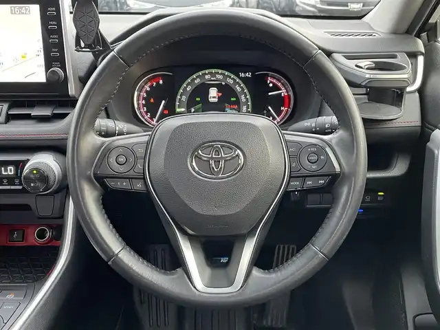 トヨタ ＲＡＶ４ 東京都 2021(令3)年 5万km グレーメタリック パノラミックビューモニター　/純正９インチＤＡナビ　/・Ｂｌｕｅｔｏｏｔｈ　/クリアランスソナー　/ブラインドスポットモニター　/プリクラッシュセーフティ　/レーンキープアシスト　/パーキングサポートブレーキ/オールテレインタイヤ/ブリッジ型ルーフレール/合成皮革シート(OFFROAD パッケージ専用)