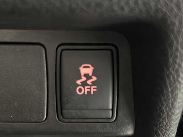 日産 エクストレイル 20X エマージェンシーブレーキ 沖縄県 2014(平26)年 13.3万km ダイヤモンドブラック 禁煙車　/純正７インチナビ/（ＢＴ，フルセグ，ＣＤ／ＤＶＤ，ラジオ）　/アラウンドビューモニター　/４ＷＤ　/コーナーセンサー　/ハーフレザーシート　/クルーズコントロール　/ビルトインＥＴＣ　/前後ドライブレコーダー　/前席シートヒーター/ヒーテッドドアミラー/ヒルディセントコントロール/純正フロアマット/純正ドアバイザー　/オートライト/革巻きステアリング/純正17インチアルミホイール