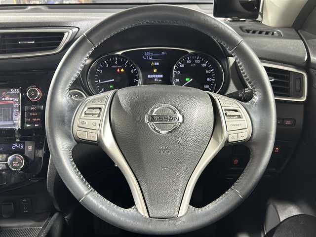 日産 エクストレイル 20X エマージェンシーブレーキ 沖縄県 2014(平26)年 13.3万km ダイヤモンドブラック 禁煙車　/純正７インチナビ/（ＢＴ，フルセグ，ＣＤ／ＤＶＤ，ラジオ）　/アラウンドビューモニター　/４ＷＤ　/コーナーセンサー　/ハーフレザーシート　/クルーズコントロール　/ビルトインＥＴＣ　/前後ドライブレコーダー　/前席シートヒーター/ヒーテッドドアミラー/ヒルディセントコントロール/純正フロアマット/純正ドアバイザー　/オートライト/革巻きステアリング/純正17インチアルミホイール