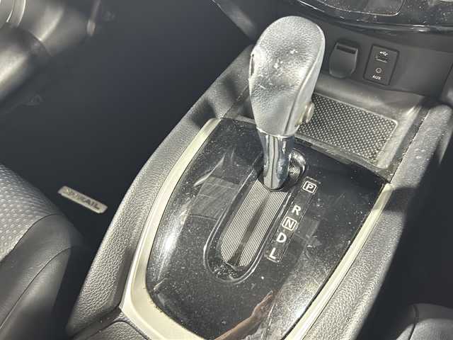 日産 エクストレイル 20X エマージェンシーブレーキ 沖縄県 2014(平26)年 13.3万km ダイヤモンドブラック 禁煙車　/純正７インチナビ/（ＢＴ，フルセグ，ＣＤ／ＤＶＤ，ラジオ）　/アラウンドビューモニター　/４ＷＤ　/コーナーセンサー　/ハーフレザーシート　/クルーズコントロール　/ビルトインＥＴＣ　/前後ドライブレコーダー　/前席シートヒーター/ヒーテッドドアミラー/ヒルディセントコントロール/純正フロアマット/純正ドアバイザー　/オートライト/革巻きステアリング/純正17インチアルミホイール