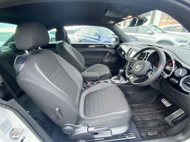 フォルクスワーゲン ザ・ビートル Rライン 福岡県 2018(平30)年 4.6万km 白 ・クルーズコントロール/・純正ナビ/BT/USB/ipod/・バックカメラ/・ドライブレコーダー/・フルセグ/・ETC/・純正18AW/・BLIS/・保証書/・取扱説明書