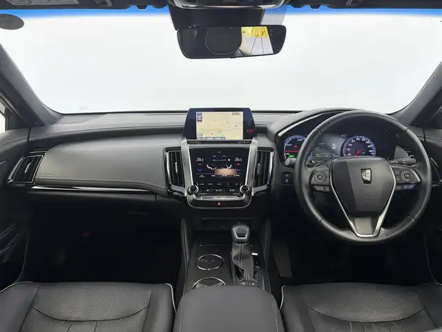 トヨタ クラウン ハイブリッド RS 愛知県 2019(令1)年 5万km ブラック トヨタセーフティーセンス/・衝突軽減/・プリクラッシュ/・ロードサイン/・オートハイビーム/レーダークルーズコントロール/サンルーフ/純正ディスプレイオーディオ/・ナビ/・フルセグTV/・Bluetooth/・ミラーキャスト/革巻きステアリング/ステアリングリモコン/レザーシート/ベンチレーション/エアシート/シートヒーター/ビルトインETC/AC１００V/自動防眩ミラー/HUD/純正AW/ディライト/LEDライト/シーケンシャルライト