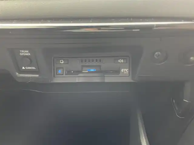 トヨタ クラウン ハイブリッド RS 愛知県 2019(令1)年 5万km ブラック トヨタセーフティーセンス/・衝突軽減/・プリクラッシュ/・ロードサイン/・オートハイビーム/レーダークルーズコントロール/サンルーフ/純正ディスプレイオーディオ/・ナビ/・フルセグTV/・Bluetooth/・ミラーキャスト/革巻きステアリング/ステアリングリモコン/レザーシート/ベンチレーション/エアシート/シートヒーター/ビルトインETC/AC１００V/自動防眩ミラー/HUD/純正AW/ディライト/LEDライト/シーケンシャルライト