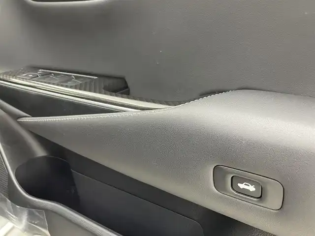 トヨタ クラウン ハイブリッド RS 愛知県 2019(令1)年 5万km ブラック トヨタセーフティーセンス/・衝突軽減/・プリクラッシュ/・ロードサイン/・オートハイビーム/レーダークルーズコントロール/サンルーフ/純正ディスプレイオーディオ/・ナビ/・フルセグTV/・Bluetooth/・ミラーキャスト/革巻きステアリング/ステアリングリモコン/レザーシート/ベンチレーション/エアシート/シートヒーター/ビルトインETC/AC１００V/自動防眩ミラー/HUD/純正AW/ディライト/LEDライト/シーケンシャルライト