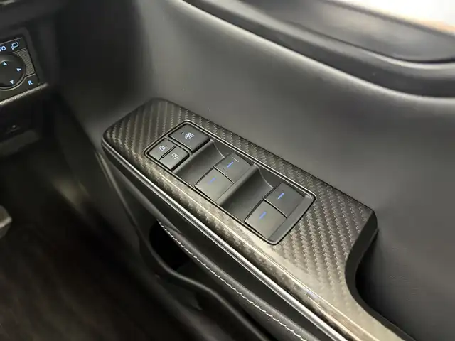 トヨタ クラウン ハイブリッド RS 愛知県 2019(令1)年 5万km ブラック トヨタセーフティーセンス/・衝突軽減/・プリクラッシュ/・ロードサイン/・オートハイビーム/レーダークルーズコントロール/サンルーフ/純正ディスプレイオーディオ/・ナビ/・フルセグTV/・Bluetooth/・ミラーキャスト/革巻きステアリング/ステアリングリモコン/レザーシート/ベンチレーション/エアシート/シートヒーター/ビルトインETC/AC１００V/自動防眩ミラー/HUD/純正AW/ディライト/LEDライト/シーケンシャルライト