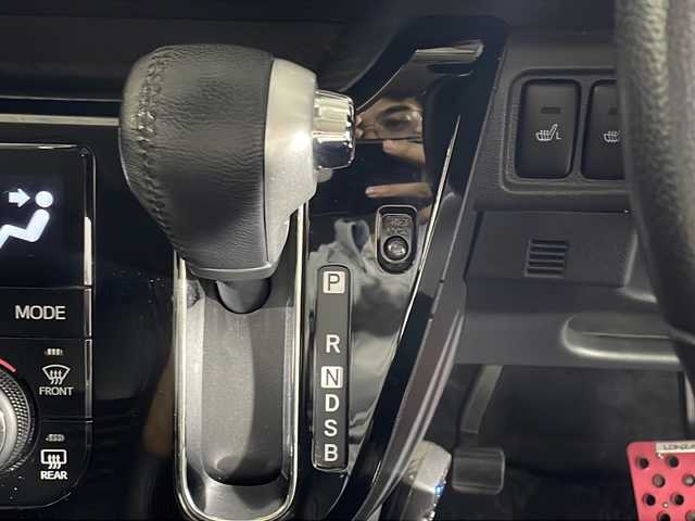 ダイハツ キャスト アクティバ GターボプライムコレSAⅢ 沖縄県 2018(平30)年 7.5万km ファイアークォーツレッドM 禁煙車　/県外仕入　/社外ナビ　/（フルセグ　Ｂｌｕｅｔｏｏｔｈ接続　ＣＤ　ＤＶＤ再生）/バックカメラ　/ステアリングリモコン　/ＥＴＣ　/衝突軽減システム　/後方コーナーセンサー　/ＬＥＤヘッドライト　/オートライト/オートマチックハイライト/スマートキー