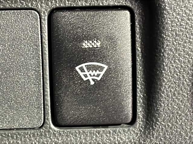 ダイハツ キャスト アクティバ GターボプライムコレSAⅢ 沖縄県 2018(平30)年 7.5万km ファイアークォーツレッドM 禁煙車　/県外仕入　/社外ナビ　/（フルセグ　Ｂｌｕｅｔｏｏｔｈ接続　ＣＤ　ＤＶＤ再生）/バックカメラ　/ステアリングリモコン　/ＥＴＣ　/衝突軽減システム　/後方コーナーセンサー　/ＬＥＤヘッドライト　/オートライト/オートマチックハイライト/スマートキー