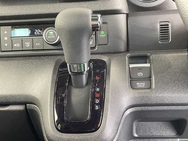 ホンダ Ｎ ＢＯＸ カスタム 栃木県 2025(令7)年 0.1千km クリスタルブラックパール 届出済み未使用車（7km）/ホンダセンシング/コーナーセンサー/片側パワースライドドア/前席シートヒーター/禁煙車/オートライト/LEDヘッドライト/横滑り防止装置/スマートキー/プッシュスタート/アイドリングストップ/ステアリングスイッチ/ウィンカーミラー/純正14インチアルミホイール