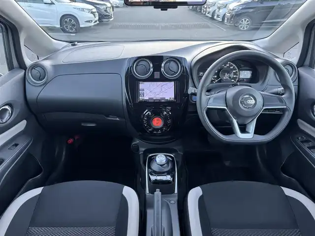 日産 ノート e－パワー B 愛媛県 2020(令2)年 3.8万km ブリリアントシルバー アラウンドビューモニター/エマージェンシーブレーキ/前後コーナーセンサー/カロッツェリア楽ナビ　Ｂｌｕｅｔｏｏｔｈ/禁煙車/ＥＴＣ/スマートキー/プッシュスタート/オートライト/デジタルインナーミラー/スペアキー