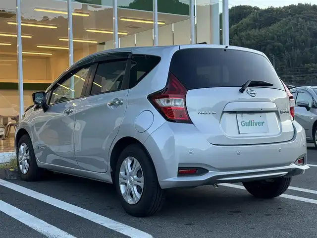 日産 ノート e－パワー B 愛媛県 2020(令2)年 3.8万km ブリリアントシルバー アラウンドビューモニター/エマージェンシーブレーキ/前後コーナーセンサー/カロッツェリア楽ナビ　Ｂｌｕｅｔｏｏｔｈ/禁煙車/ＥＴＣ/スマートキー/プッシュスタート/オートライト/デジタルインナーミラー/スペアキー
