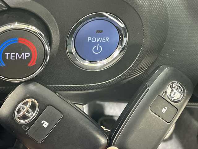 トヨタ ライズ G 神奈川県 2022(令4)年 0.8万km ナチュラルベージュマイカM 純正メモリナビ/Bluetooth・CD・DVD・フルセグTV/パノラミックビューモニター/ブラインドスポットモニター/スマートアシスト/充電用USBポート/スペアキー1本/前後ドライブレコーダー/ビルトインETC2.0/純正フロアマット/LEDヘッドライト/オートマチックハイビーム/純正16インチアルミホイール/コーナーセンサー/衝突回避支援ブレーキ機能/車線逸脱警報機能/ふらつき警報/ブレーキ制御付誤発進抑制機能/先行車発進お知らせ機能/標識認識機能/衝突警報機能/車線逸脱抑制制御機能/路側逸脱警報