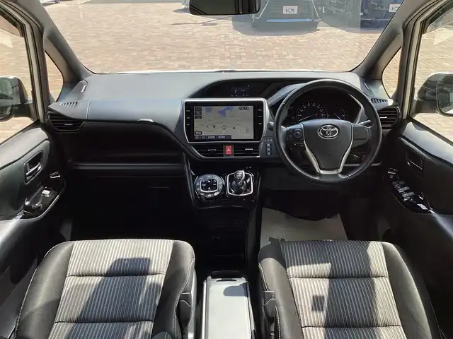 トヨタ ヴォクシー ハイブリッド ZS 三重県 2020(令2)年 5.2万km ホワイトパールクリスタルシャイン 衝突軽減/純正10インチナビ/フルセグ/Bluetooth/DVD再生/録音/バックガイドモニター/LEDヘッドライト/LEDフォグライト/スマートキー/プッシュスタート/クルーズコントロール/パワースライドドア/ビルトインETC/純正16インチアルミ