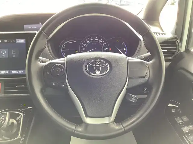 トヨタ ヴォクシー ハイブリッド ZS 三重県 2020(令2)年 5.2万km ホワイトパールクリスタルシャイン 衝突軽減/純正10インチナビ/フルセグ/Bluetooth/DVD再生/録音/バックガイドモニター/LEDヘッドライト/LEDフォグライト/スマートキー/プッシュスタート/クルーズコントロール/パワースライドドア/ビルトインETC/純正16インチアルミ