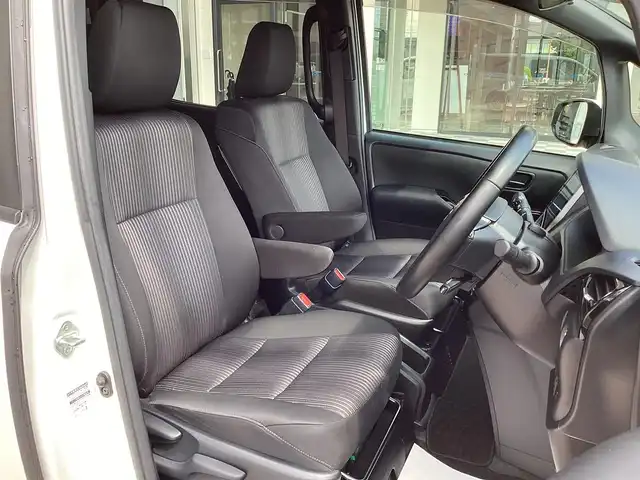 トヨタ ヴォクシー ハイブリッド ZS 三重県 2020(令2)年 5.2万km ホワイトパールクリスタルシャイン 衝突軽減/純正10インチナビ/フルセグ/Bluetooth/DVD再生/録音/バックガイドモニター/LEDヘッドライト/LEDフォグライト/スマートキー/プッシュスタート/クルーズコントロール/パワースライドドア/ビルトインETC/純正16インチアルミ