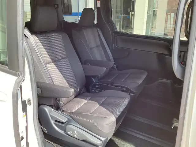 トヨタ ヴォクシー ハイブリッド ZS 三重県 2020(令2)年 5.2万km ホワイトパールクリスタルシャイン 衝突軽減/純正10インチナビ/フルセグ/Bluetooth/DVD再生/録音/バックガイドモニター/LEDヘッドライト/LEDフォグライト/スマートキー/プッシュスタート/クルーズコントロール/パワースライドドア/ビルトインETC/純正16インチアルミ