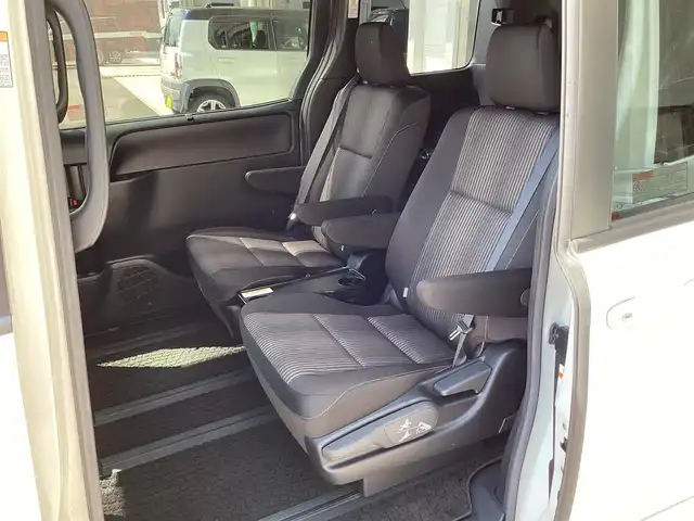 トヨタ ヴォクシー ハイブリッド ZS 三重県 2020(令2)年 5.2万km ホワイトパールクリスタルシャイン 衝突軽減/純正10インチナビ/フルセグ/Bluetooth/DVD再生/録音/バックガイドモニター/LEDヘッドライト/LEDフォグライト/スマートキー/プッシュスタート/クルーズコントロール/パワースライドドア/ビルトインETC/純正16インチアルミ