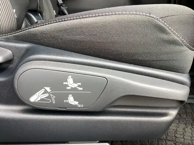 トヨタ ヴォクシー ハイブリッド ZS 三重県 2020(令2)年 5.2万km ホワイトパールクリスタルシャイン 衝突軽減/純正10インチナビ/フルセグ/Bluetooth/DVD再生/録音/バックガイドモニター/LEDヘッドライト/LEDフォグライト/スマートキー/プッシュスタート/クルーズコントロール/パワースライドドア/ビルトインETC/純正16インチアルミ