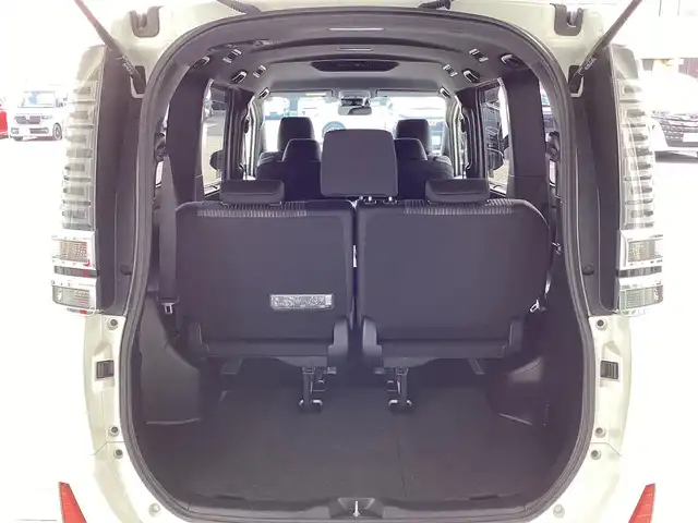 トヨタ ヴォクシー ハイブリッド ZS 三重県 2020(令2)年 5.2万km ホワイトパールクリスタルシャイン 衝突軽減/純正10インチナビ/フルセグ/Bluetooth/DVD再生/録音/バックガイドモニター/LEDヘッドライト/LEDフォグライト/スマートキー/プッシュスタート/クルーズコントロール/パワースライドドア/ビルトインETC/純正16インチアルミ