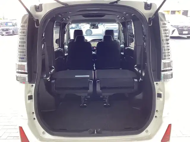 トヨタ ヴォクシー ハイブリッド ZS 三重県 2020(令2)年 5.2万km ホワイトパールクリスタルシャイン 衝突軽減/純正10インチナビ/フルセグ/Bluetooth/DVD再生/録音/バックガイドモニター/LEDヘッドライト/LEDフォグライト/スマートキー/プッシュスタート/クルーズコントロール/パワースライドドア/ビルトインETC/純正16インチアルミ