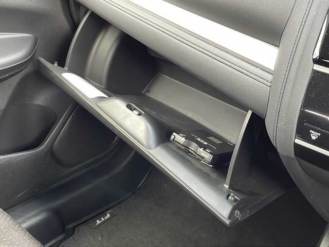 ホンダ フィット ハイブリット Fパッケージ 福島県 2016(平28)年 7.4万km クリスタルブラックパール 純正ナビ　バックＣ　ＢＴ　ワンセグＴＶ　ワイパーデザイアー　ＥＴＣ　ステリモ　ハロゲンヘッドライト　電格ミラー　スペアキー　前方ドラレコ　ＥＣＯＮ　純正ドアバイザー　純正ホイールキャップ　取扱説明書