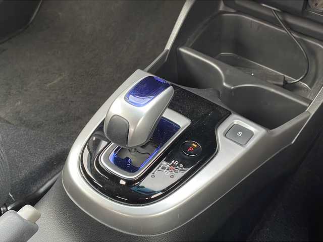 ホンダ フィット ハイブリット Fパッケージ 福島県 2016(平28)年 7.4万km クリスタルブラックパール 純正ナビ　バックＣ　ＢＴ　ワンセグＴＶ　ワイパーデザイアー　ＥＴＣ　ステリモ　ハロゲンヘッドライト　電格ミラー　スペアキー　前方ドラレコ　ＥＣＯＮ　純正ドアバイザー　純正ホイールキャップ　取扱説明書