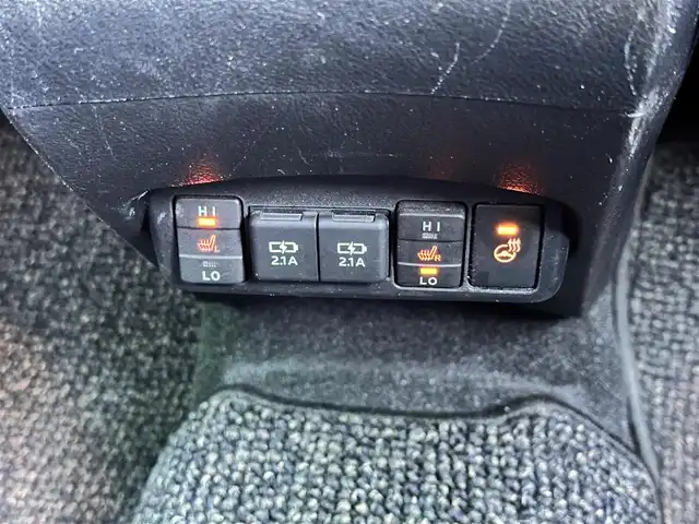 トヨタ シエンタ ファンベースG 宮城県 2021(令3)年 2.7万km ブラックマイカ/ベージュ 2トーン パノラミックビュー対応ナビレディパッケージ/・パノラミックビューモニター/・ステアリングスイッチ/・ドアミラーヒーター/LEDヘッドランプパッケージ/・オートレベリング機能付LEDヘッドランプ/・LEDフロントフォグランプ/・レッド加飾付クリアレンズLEDリアコンビネーションランプ/シートヒーター/ステアリングヒーター/＝＝＝/モデリスタエアロ（F/S/R）/セーフティセンス/・プリクラッシュセーフティ/・レーンディパーチャーアラート/・オートマチックハイビーム/先行車発進告知機能/純正12インチフリップダウンモニター（V12T-R68C）/純正9インチナビ（NSZT-Y68T）/・CD/DVD/・Bluetooth/・フルセグTV/ビルトインETC2.0/ミラー一体型ドライブレコーダー/両側パワースライドドア/革巻きステアリング/オートライト/スマートキー＆プッシュスタート/電動格納ミラー/社外15インチAW/純正フロアマット/純正ドアバイザー/Wエアバッグ