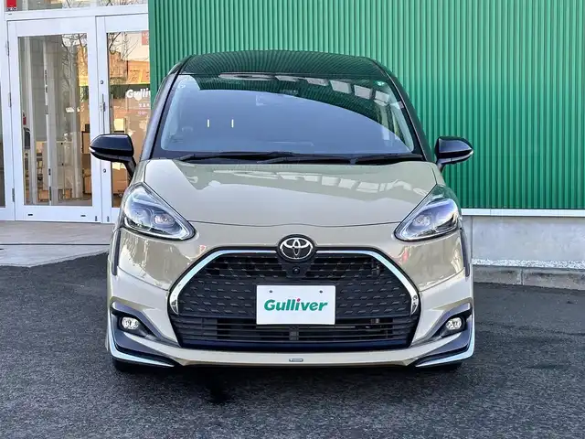 トヨタ シエンタ ファンベースG 宮城県 2021(令3)年 2.7万km ブラックマイカ/ベージュ 2トーン パノラミックビュー対応ナビレディパッケージ/・パノラミックビューモニター/・ステアリングスイッチ/・ドアミラーヒーター/LEDヘッドランプパッケージ/・オートレベリング機能付LEDヘッドランプ/・LEDフロントフォグランプ/・レッド加飾付クリアレンズLEDリアコンビネーションランプ/シートヒーター/ステアリングヒーター/＝＝＝/モデリスタエアロ（F/S/R）/セーフティセンス/・プリクラッシュセーフティ/・レーンディパーチャーアラート/・オートマチックハイビーム/先行車発進告知機能/純正12インチフリップダウンモニター（V12T-R68C）/純正9インチナビ（NSZT-Y68T）/・CD/DVD/・Bluetooth/・フルセグTV/ビルトインETC2.0/ミラー一体型ドライブレコーダー/両側パワースライドドア/革巻きステアリング/オートライト/スマートキー＆プッシュスタート/電動格納ミラー/社外15インチAW/純正フロアマット/純正ドアバイザー/Wエアバッグ