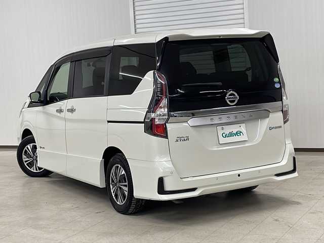 日産 セレナ e－パワー ハイウェイスター V 熊本県 2021(令3)年 5.5万km ブリリアントホワイトパール 純正ディスプレイオーディオ（ＢＴ/ＵＳＢ）/アラウンドビューモニター/ＥＴＣ/前方ドライブレコーダー/プロパイロット/エマージェンシーブレーキ/インテリジェントルームミラー/両側ハンズフリーパワースライドドア/レーンキープアシスト/ブラインドスッポトモニター/前後コーナーセンサー/ステアリングスイッチ/オートライト/ＬＥＤヘッドライト/フォグランプ/純正フロアマット/純正15インチＡＷ