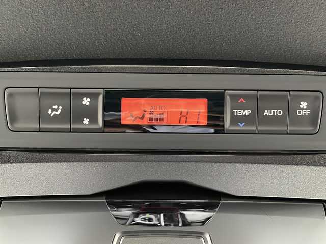 トヨタ ノア Si ダブルバイビー 山形県 2018(平30)年 7.4万km ブラック 禁煙車/Toyota Safety Sense C/・プリクラッシュセーフティ/・レーンディパーチャーアラート/・オートマチックハイビーム/・先行車発進告知（発進遅れ告知機能）/ハーフレザーシート/クルーズコントロール/アルパイン11インチナビ/CD.DVD.BT.SD/アルパインフリップダウンモニター/フルセグ/バックカメラ/ビルトインETC/両側パワースライドドア/LEDヘッドライト/プッシュスタート/スマートキーｘ２