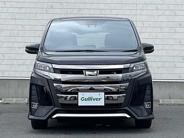 トヨタ ノア Si ダブルバイビー 山形県 2018(平30)年 7.4万km ブラック 禁煙車/Toyota Safety Sense C/・プリクラッシュセーフティ/・レーンディパーチャーアラート/・オートマチックハイビーム/・先行車発進告知（発進遅れ告知機能）/ハーフレザーシート/クルーズコントロール/アルパイン11インチナビ/CD.DVD.BT.SD/アルパインフリップダウンモニター/フルセグ/バックカメラ/ビルトインETC/両側パワースライドドア/LEDヘッドライト/プッシュスタート/スマートキーｘ２