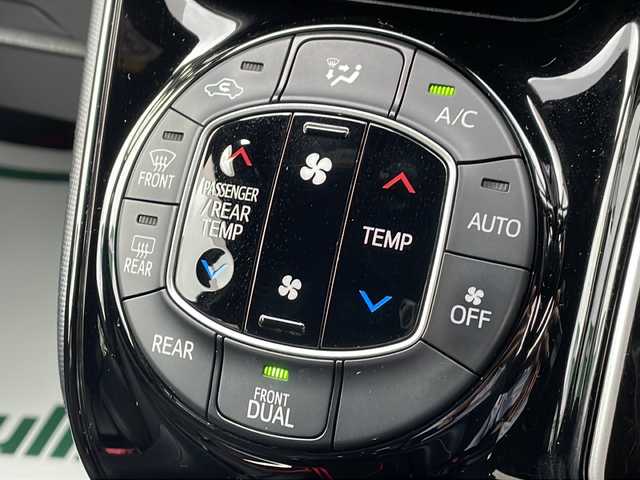 トヨタ ノア Si ダブルバイビー 山形県 2018(平30)年 7.4万km ブラック 禁煙車/Toyota Safety Sense C/・プリクラッシュセーフティ/・レーンディパーチャーアラート/・オートマチックハイビーム/・先行車発進告知（発進遅れ告知機能）/ハーフレザーシート/クルーズコントロール/アルパイン11インチナビ/CD.DVD.BT.SD/アルパインフリップダウンモニター/フルセグ/バックカメラ/ビルトインETC/両側パワースライドドア/LEDヘッドライト/プッシュスタート/スマートキーｘ２