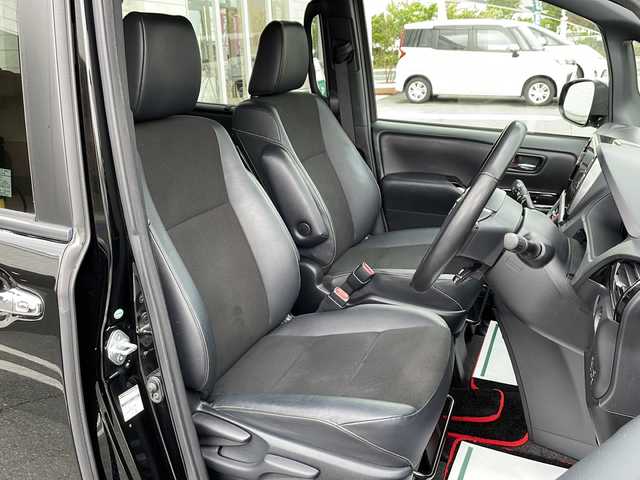 トヨタ ノア Si ダブルバイビー 山形県 2018(平30)年 7.4万km ブラック 禁煙車/Toyota Safety Sense C/・プリクラッシュセーフティ/・レーンディパーチャーアラート/・オートマチックハイビーム/・先行車発進告知（発進遅れ告知機能）/ハーフレザーシート/クルーズコントロール/アルパイン11インチナビ/CD.DVD.BT.SD/アルパインフリップダウンモニター/フルセグ/バックカメラ/ビルトインETC/両側パワースライドドア/LEDヘッドライト/プッシュスタート/スマートキーｘ２
