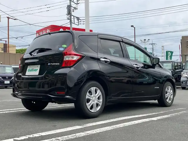 日産 ノート 静岡県 2017(平29)年 5万km スーパーブラック エンジンスタートボタン/パワーステアリング/パワーウィンドウ/保証書/取扱説明書/記録簿/アイドリングストップ/スマートキー（スペアキー１本）/AAC/純正SDナビ（BT接続、ワンセグTV、CDチェンジャー）/純正ETC/前後ドライブレコーダー/純正フロアマット/布系シート/ABS/横滑り防止装置/前後コーナーセンサー/レーンキープアシスト/キセノンヘッドライト/オートライト/Wエアバック/衝突軽減システム
