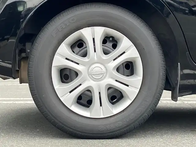 日産 ノート 静岡県 2017(平29)年 5万km スーパーブラック エンジンスタートボタン/パワーステアリング/パワーウィンドウ/保証書/取扱説明書/記録簿/アイドリングストップ/スマートキー（スペアキー１本）/AAC/純正SDナビ（BT接続、ワンセグTV、CDチェンジャー）/純正ETC/前後ドライブレコーダー/純正フロアマット/布系シート/ABS/横滑り防止装置/前後コーナーセンサー/レーンキープアシスト/キセノンヘッドライト/オートライト/Wエアバック/衝突軽減システム