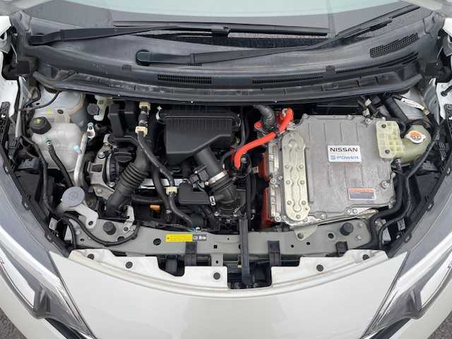 日産 ノート e－パワー X 茨城県 2019(平31)年 8.2万km パール 純正ナビ/（FM/AM/BT/フルセグ） /アラウンドビューモニター /デジタルインナーミラー /スマートキー /プッシュスタート /衝突軽減ブレーキ /LEDヘッドライト /コーナーセンサー /純正フロアマット /ETC/オートライト