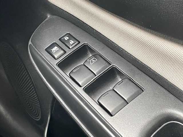 日産 ノート e－パワー X 茨城県 2019(平31)年 8.2万km パール 純正ナビ/（FM/AM/BT/フルセグ） /アラウンドビューモニター /デジタルインナーミラー /スマートキー /プッシュスタート /衝突軽減ブレーキ /LEDヘッドライト /コーナーセンサー /純正フロアマット /ETC/オートライト