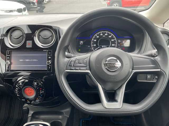 日産 ノート e－パワー X 茨城県 2019(平31)年 8.2万km パール 純正ナビ/（FM/AM/BT/フルセグ） /アラウンドビューモニター /デジタルインナーミラー /スマートキー /プッシュスタート /衝突軽減ブレーキ /LEDヘッドライト /コーナーセンサー /純正フロアマット /ETC/オートライト